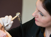 wilt u ook opstaan met perfecte eyeliners of wenkbrauwen?? wilt u ook opstaan met perfecte eyeliners of wenkbrauwen??